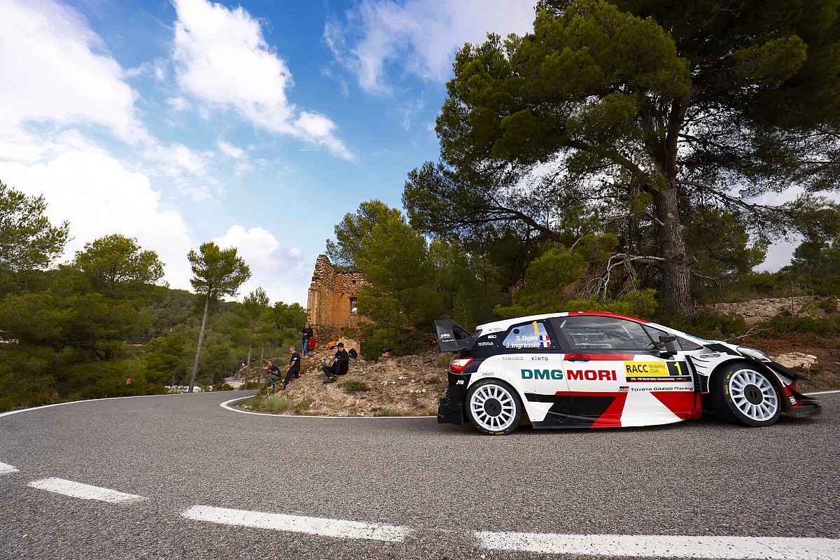 ES14 à 16 - Neuville à une spéciale du but, Ogier chute du podium