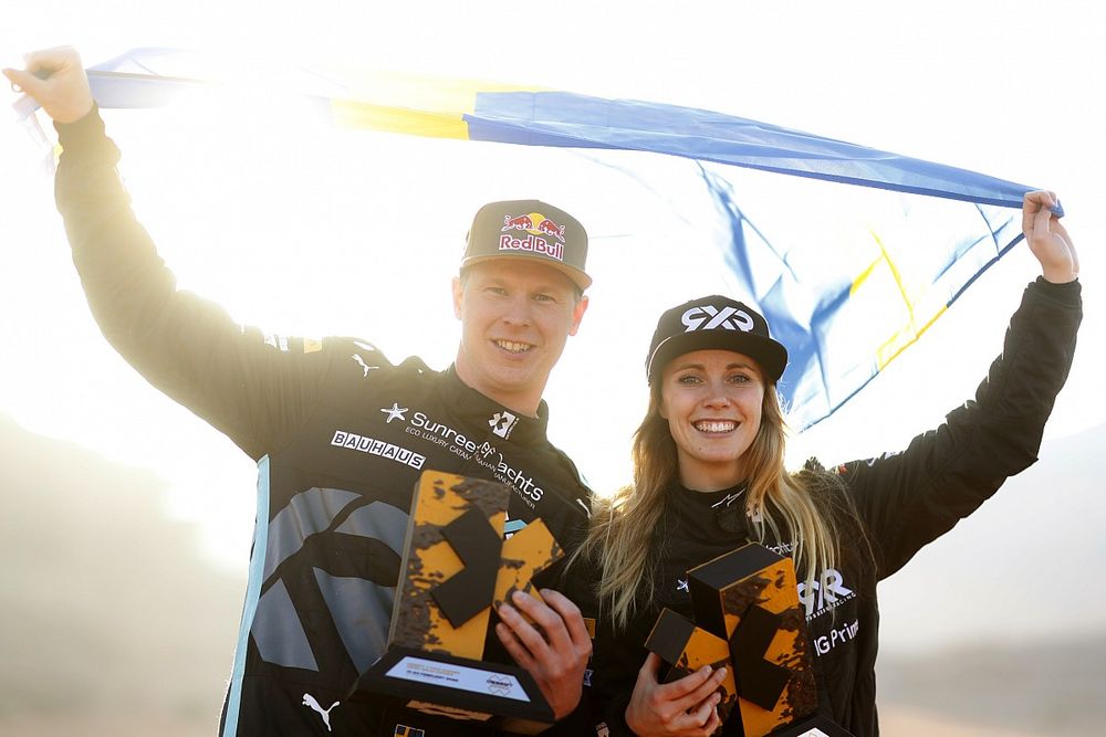 Johan Kristoffersson, Rosberg X Racing, and Mikaela Ahlin-Kottulinsky, Rosberg X Racing, 1st position, with their trophies and the Swedish flag