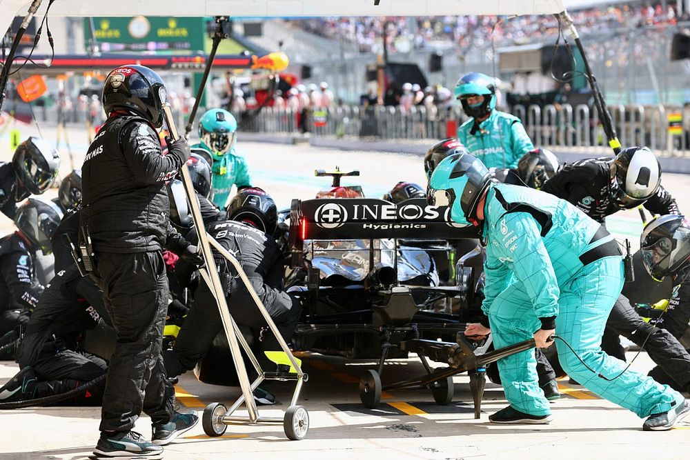 Red Bull: nem fogjuk megóvni a Mercedes felfüggesztését