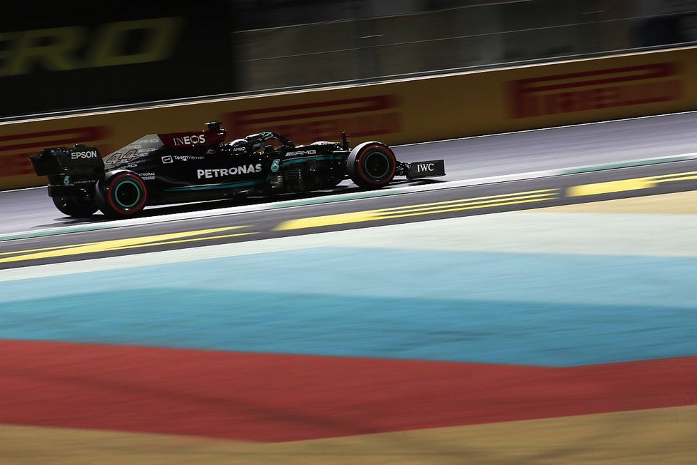Mercedes heroverweegt deal met Kingspan: “Urgente zaak”