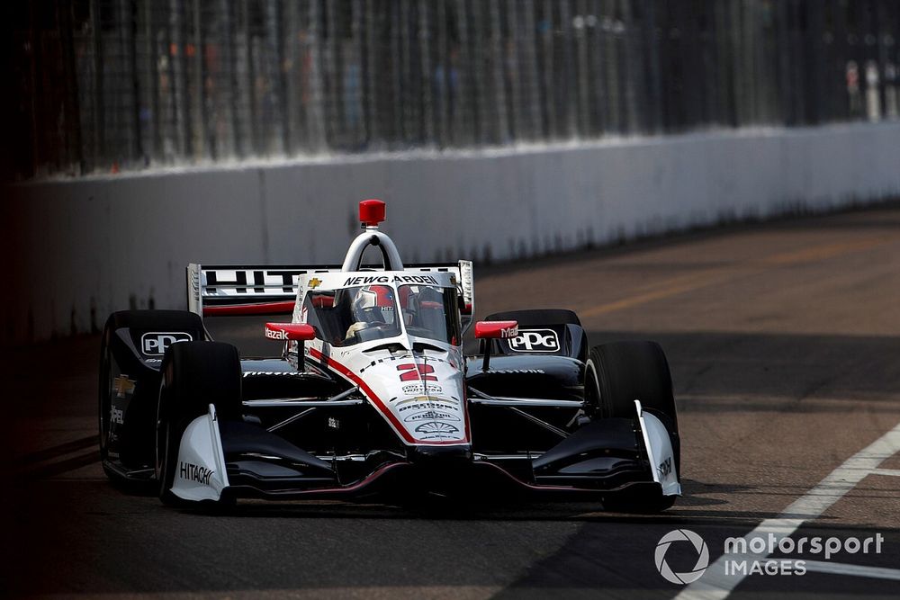 Newgarden bisuje