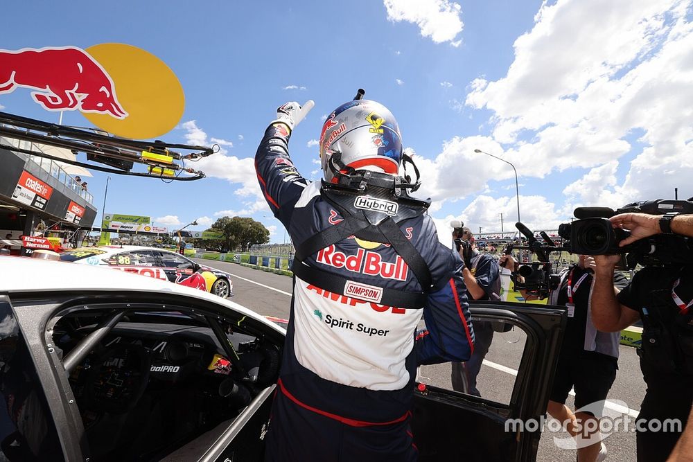 Bathurst Supercars: Van Gisbergen edges Waters for pole