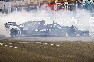 Hamilton espère signer son nouveau contrat Mercedes "avant Noël"