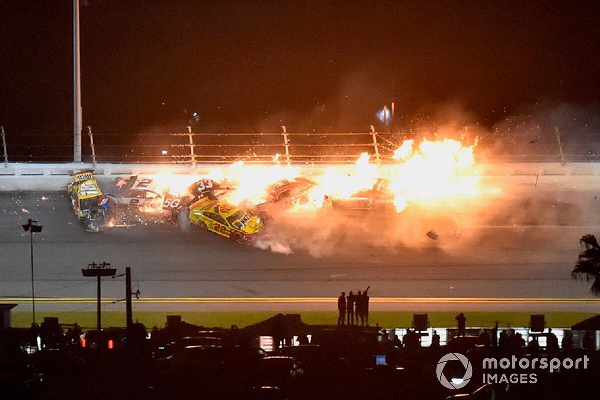 NASCAR Cup: gran botti e fuochi alla Daytona 500!