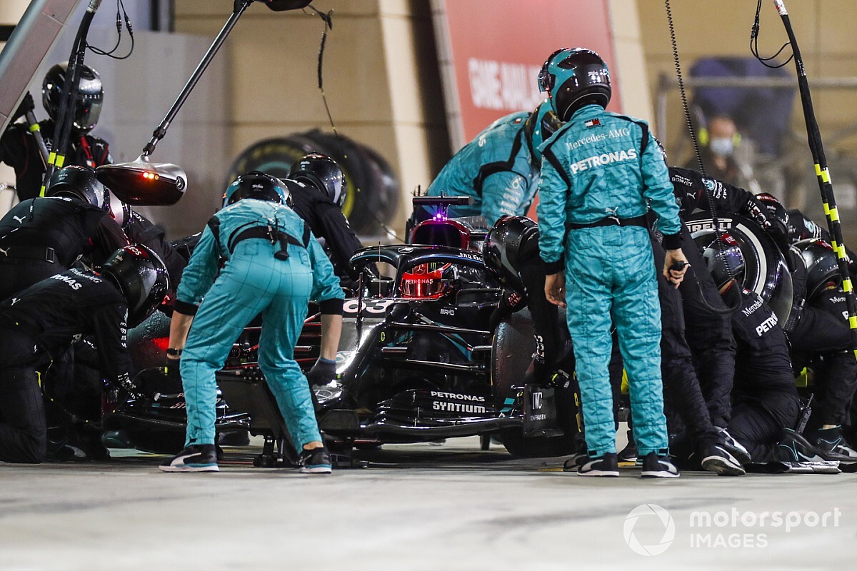 Mercedes Didenda karena Salah Pasang Ban