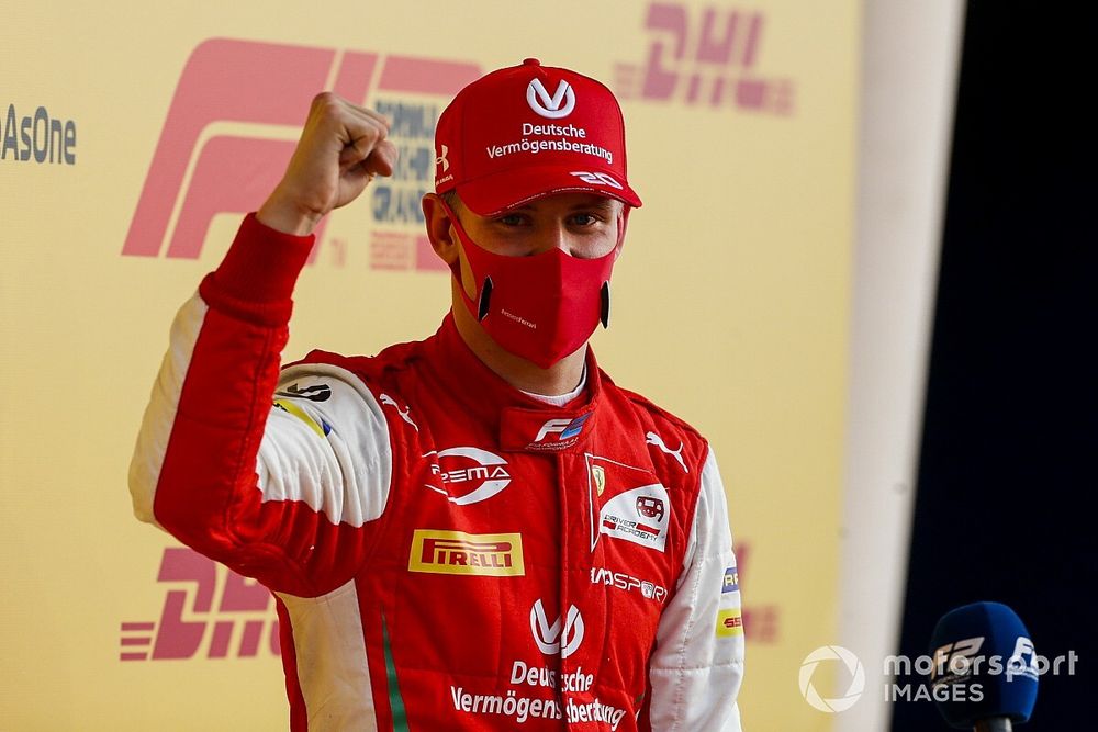 F2 Champion Mick Schumacher, Prema Racing festeggia al Parc Ferme 