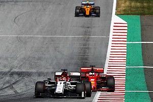 Vettel és Norris is rajtbüntetést kap: motorcsere Räikkönennél