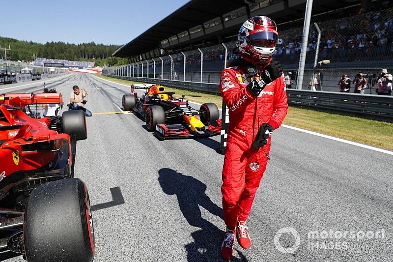 Ganador de la pole Charles Leclerc, Ferrari celebra