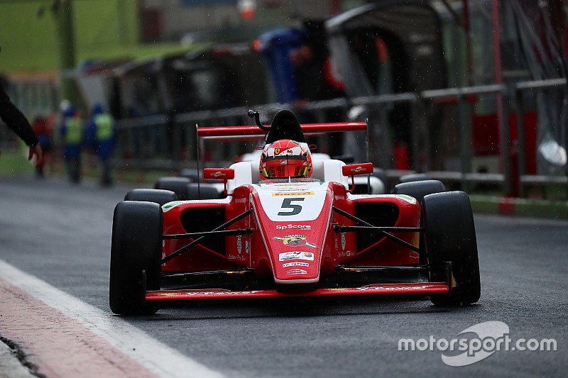Petecof segura pressão absurda, vence na Hungria e segue líder da F4 italiana