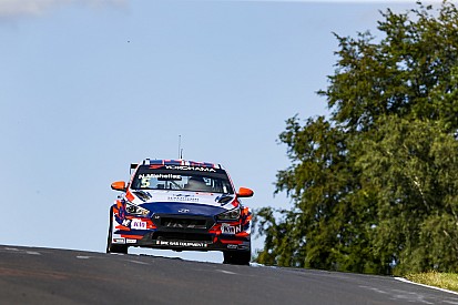 Michelisz már az első körben kiesett, Leuchter nyerte a 3. futamot