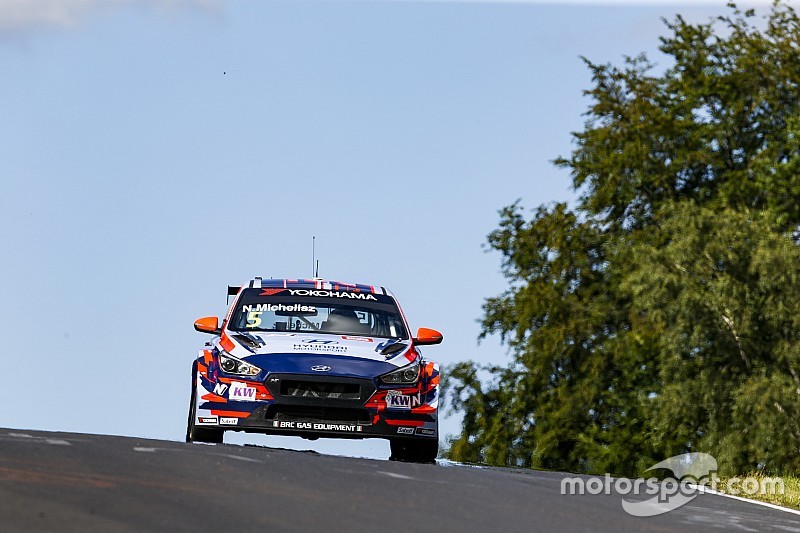 Michelisz már az első körben kiesett, Leuchter nyerte a 3. futamot