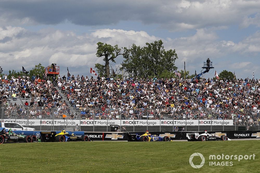 Josef Newgarden, Team Penske Chevrolet leads through turn 1 at the start