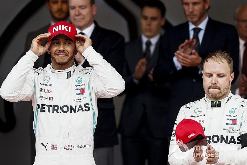 Bottas cuestionó la doble llamada a pits de Mercedes
