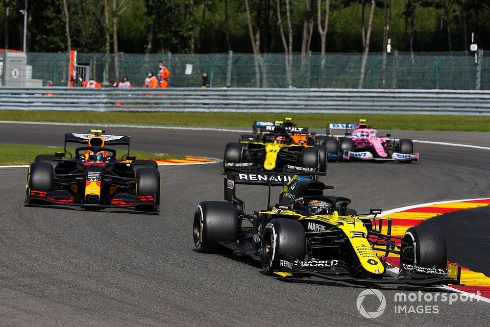 Daniel Ricciardo, Renault F1 Team R.S.20, Alex Albon, Red Bull Racing RB16, et Esteban Ocon, Renault F1 Team R.S.20