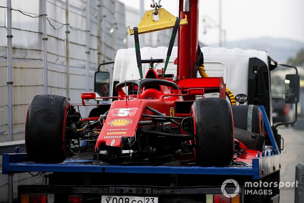 VIDEO: Vettel crasht en veroorzaakt code rood in kwalificatie Sochi