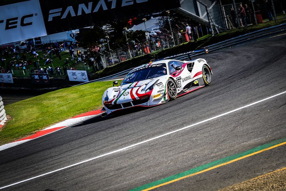 GTWC | Brands Hatch: Ferrari e Mercedes in Pole, Rossi 17°