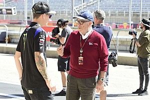 MotoGP-rijders praten met Dorna over contracten: "Kan zo niet langer"