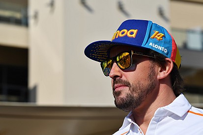 Alonso, sanal yarışlardaki ilk zaferinin ardından mutlu