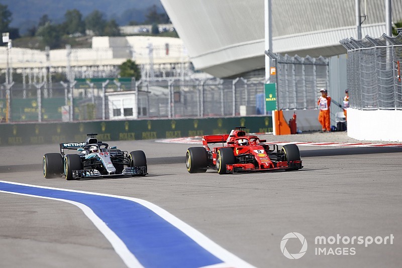 Vídeo: el adelantamiento de Hamilton a Vettel para acariciar el título