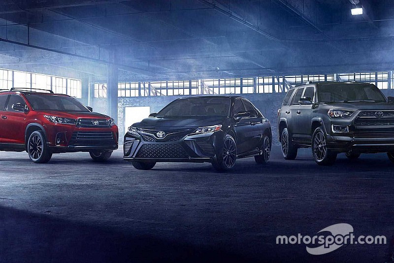 Toyota Camry та Highlander Nightshade дебютували в сутінках L.A.