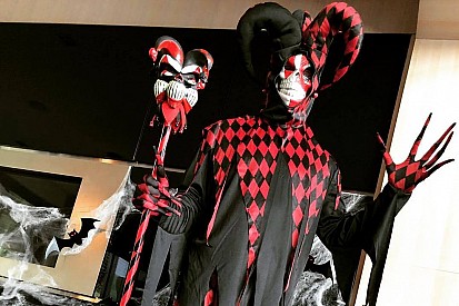 Piloto de Ferrari se disfraza para Halloween
