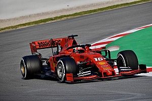 Leclerc mantiene a Ferrari al tope en la segunda mañana de pruebas en Barcelona