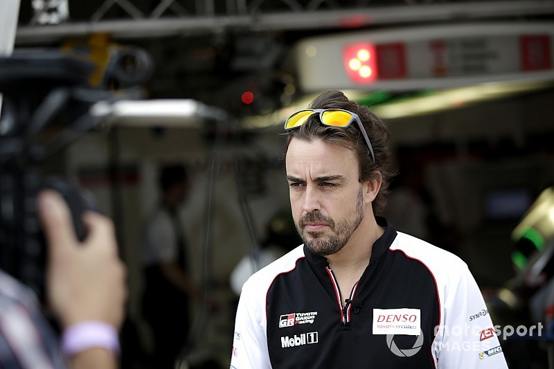 Alonso: "Llegamos con el campeonato más apretado de lo que debería estar"
