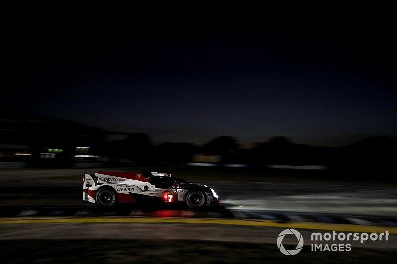 Toyota sigue al frente en los libres nocturnos de Sebring