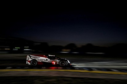 Toyota sigue al frente en los libres nocturnos de Sebring