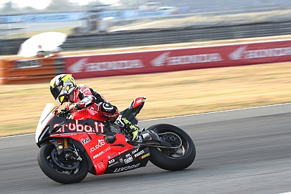 SBK, Aragon, Libere 1: la Ducati Panigale V4 vola e Bautista fa segnare un tempo record