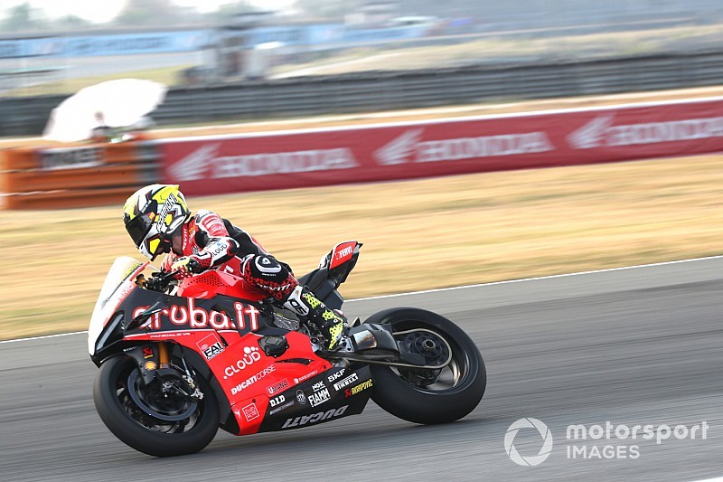 SBK, Aragon, Libere 1: la Ducati Panigale V4 vola e Bautista fa segnare un tempo record