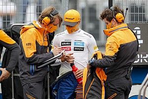 Norris ajuda mecânicos da McLaren a desmontar carro após GP da Hungria: "É um jeito de cuidar deles"