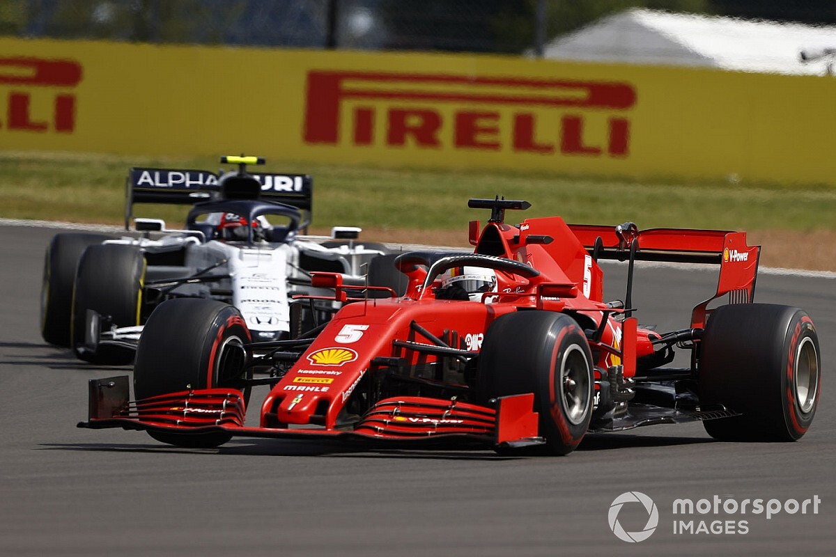 A volt Ferrari-pilóta tanácsa Vettelnek: "Vonuljon vissza"