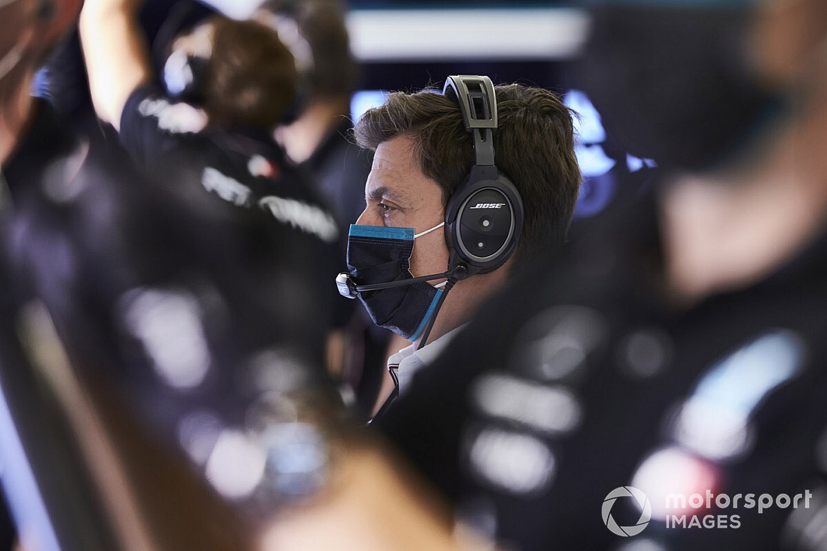 Wolff, Silverstone'daki ikinci yarışın yakın geçmesini bekliyor