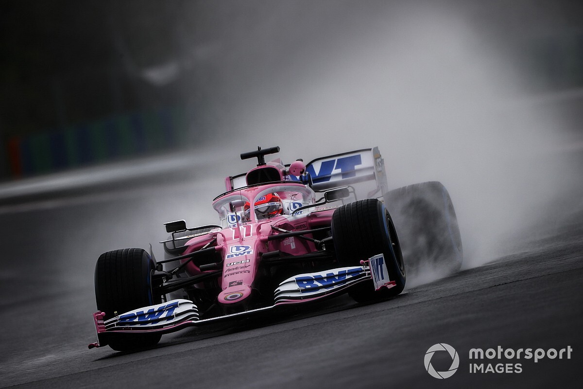 Ilyen egy 2020-as F1-es autót vezetni a vizes Hungaroringen: videó