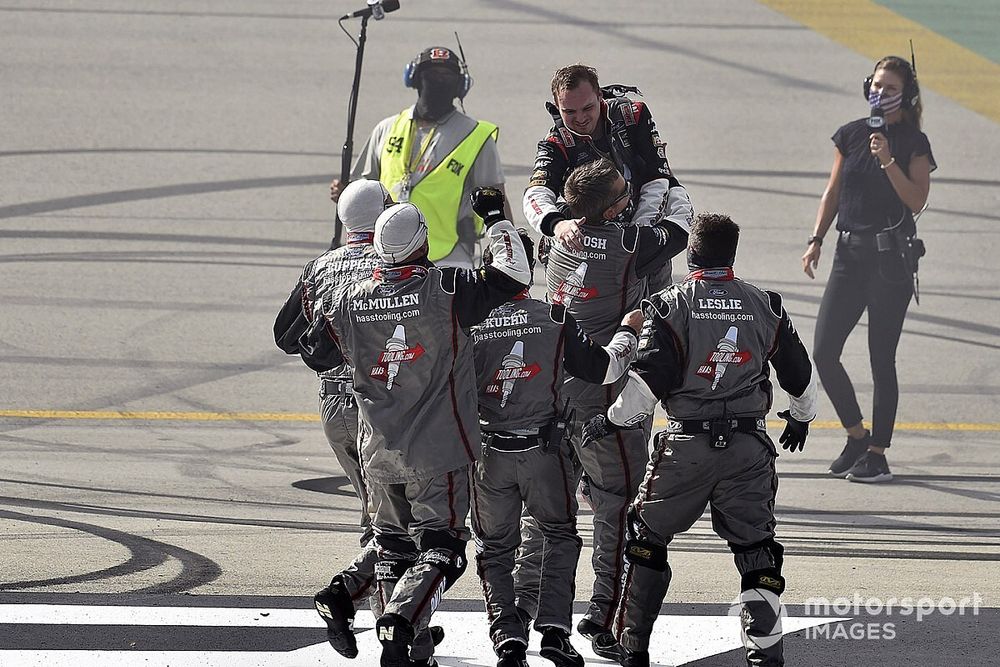 Race Winner Cole Custer, Stewart-Haas Racing, Ford Mustang