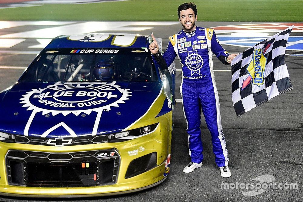 Chase Elliott gana en Charlotte y Suárez en 28