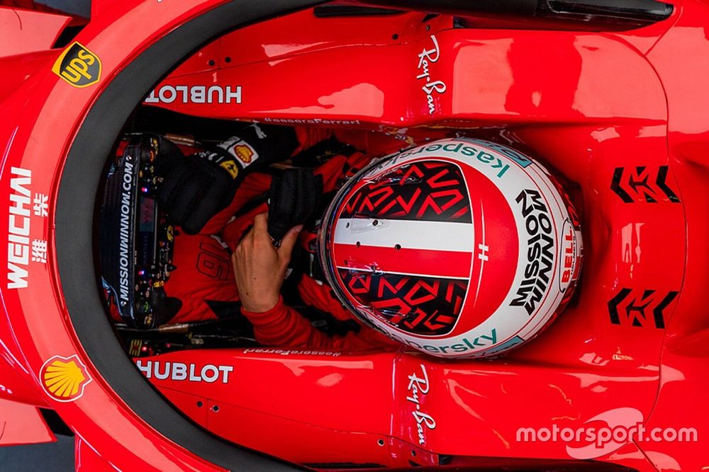 Képeken Leclerc tesztje egy „majdnem” világbajnok Ferrarival
