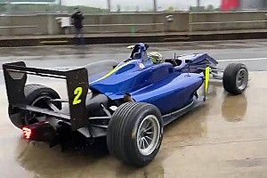 Sainz ve Norris, Silverstone'da F3 aracıyla piste çıktılar