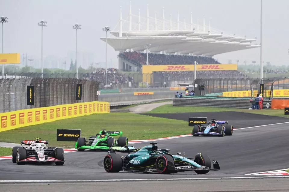 Lance Stroll, Aston Martin AMR24, Nico Hulkenberg, Haas VF-24, Valtteri Bottas, Kick Sauber C44