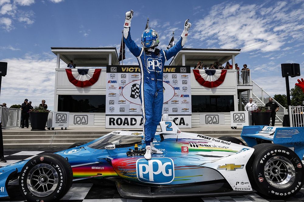 Ganador Josef Newgarden, Team Penske Chevrolet, podio, celebración, carril de la victoria