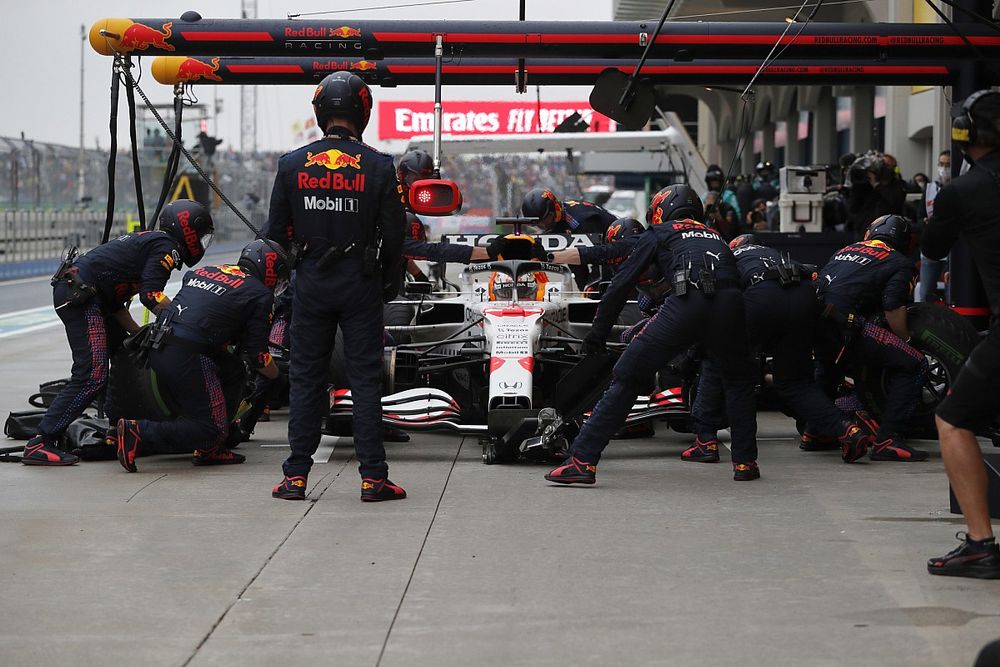 Max Verstappen, Red Bull Racing RB16B, in the pits