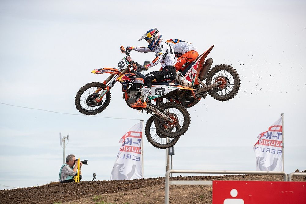 Prado en Herlings clashen op finishbult na gevaarlijk duel