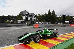 VÍDEO: Forte acidente interrompe classificação da W Series; Chadwick é pole e Tomaselli 10ª