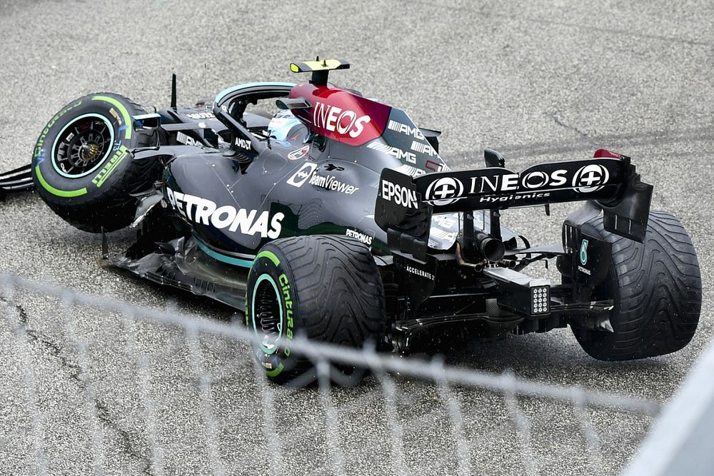 Боттас устроил завал, испортив гонку обоим Red Bull