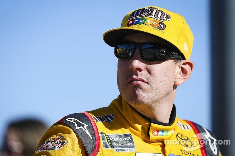Kyle Busch wins Stage 1 at Kansas