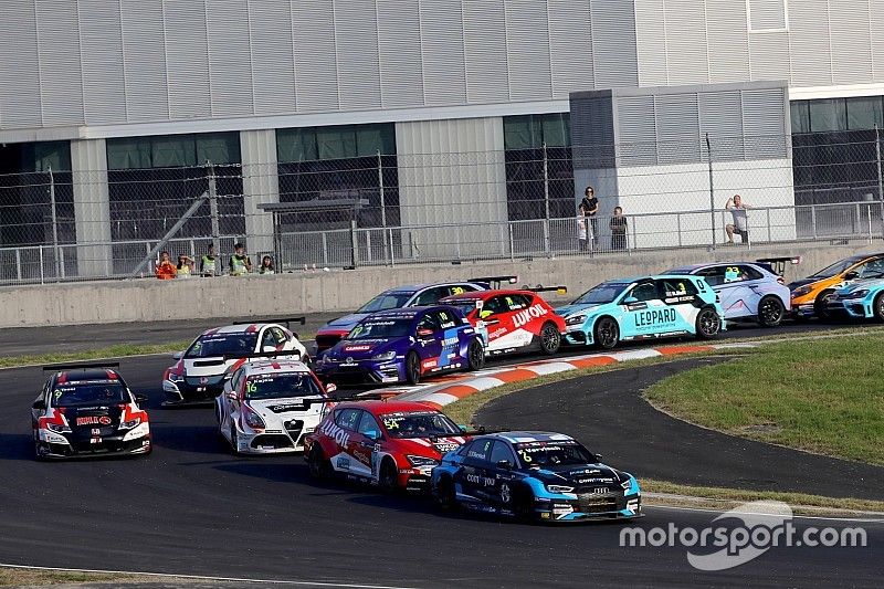 GALERI: Parade mobil-mobil touring TCR