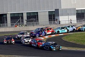 GALERI: Parade mobil-mobil touring TCR