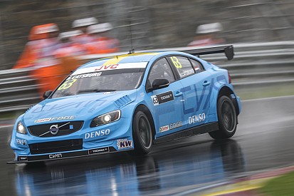 WTCC Ningbo: Catsburg derde in regenachtige eerste race
