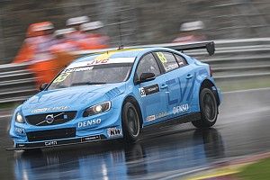 WTCC Ningbo: Catsburg derde in regenachtige eerste race